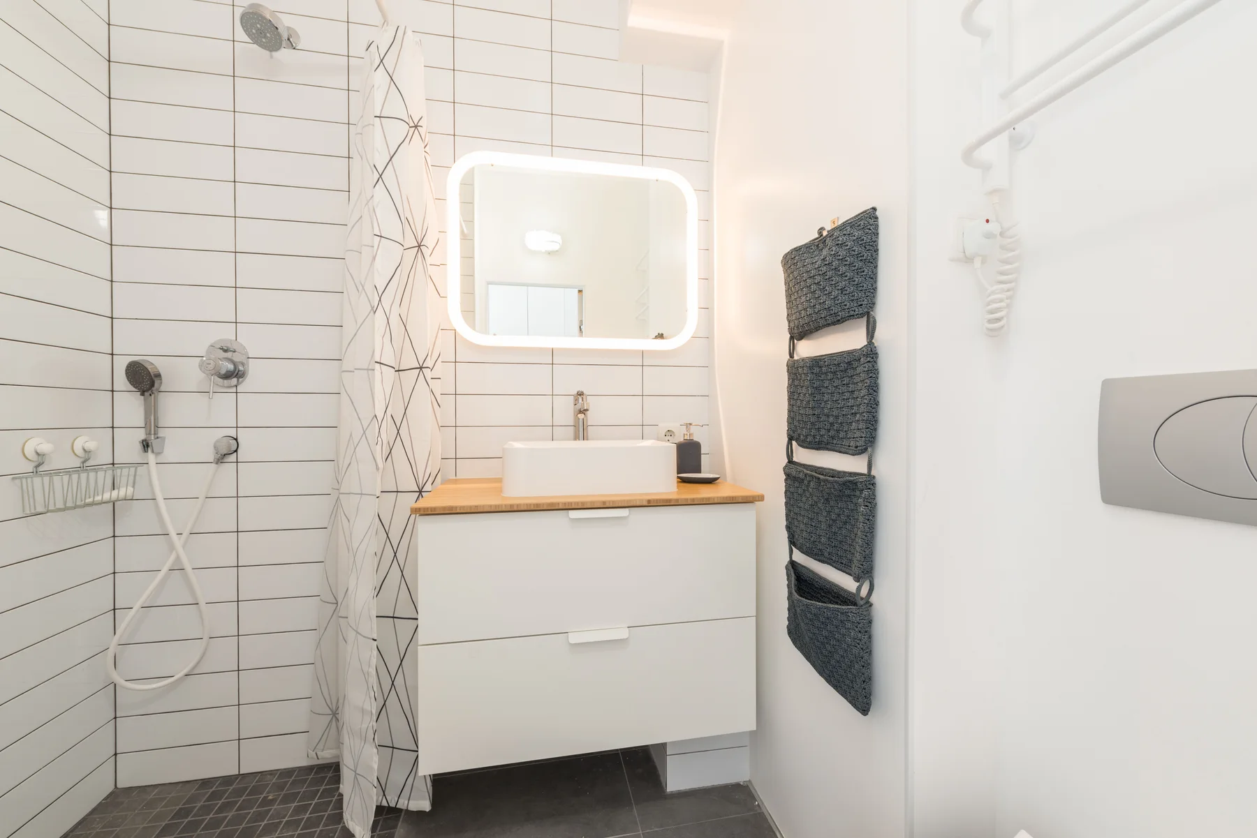 Un espace douche lumineux